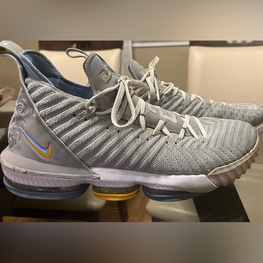 Nike Lebron 16